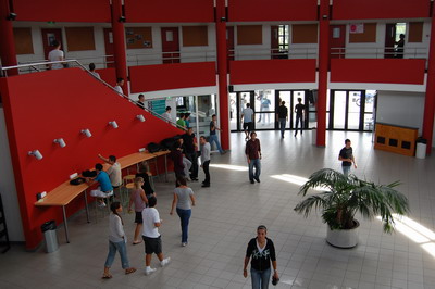Trường Đại học thương mại Chambéry-Savoie tuyển sinh